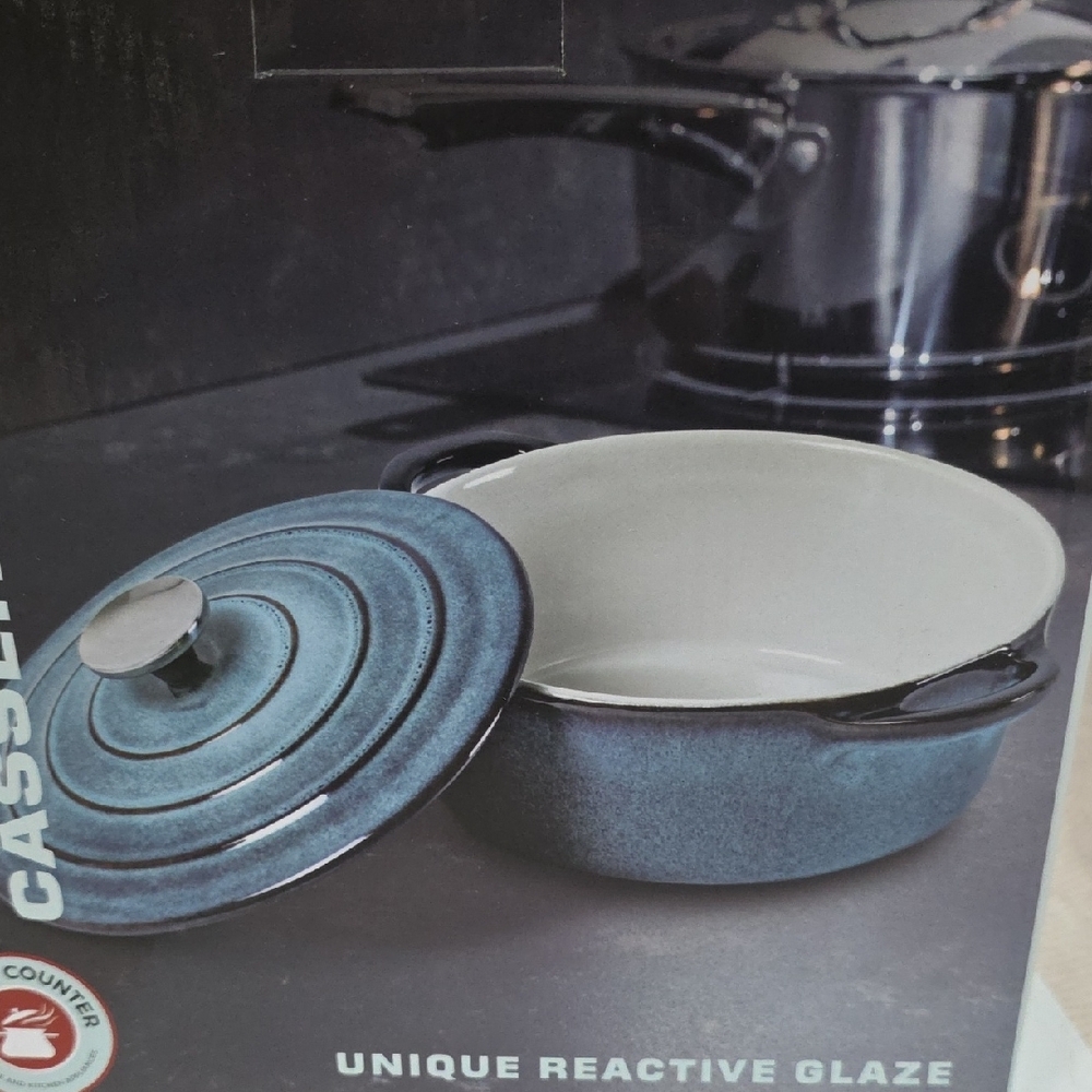 Chef's Counter Round Covered Casserole - Blue Unique Reactive Glaze - Picture 3 of 5